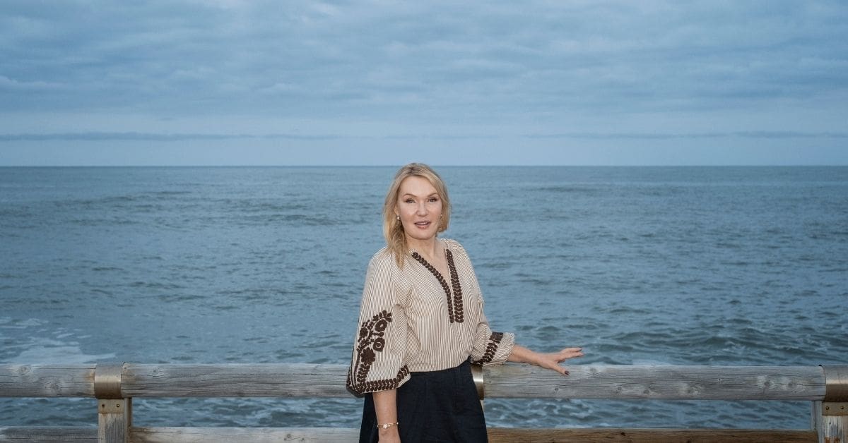 Jeanette Magnusson vid havet i Denia Spanien – frihet och livsstil efter 50